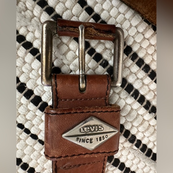 Levis - Picture 3 of 15